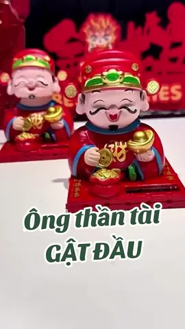 Ông thần tài gật đầu chạy bằng năng lượng mặt trời, để trong nhà hoặc xe ô tô. #ongthantai #tuongongthantai #thantaigatdau #tuongthantaigatdau #tuongongthantainangluongmattroi #decortet2024 