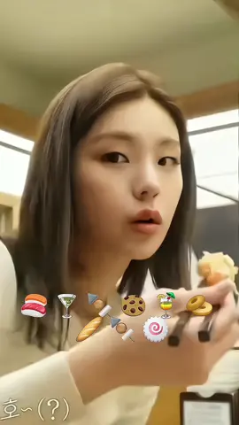 Mukbang with Yeji#mukbang #eating #asmr #yeji #xuhuong #fyp #danhchoban #heina🧁 