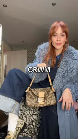 Baby blue 🩵 and i’ve just noticed my bag strap is broke whaaaat 🥲🥲🥲