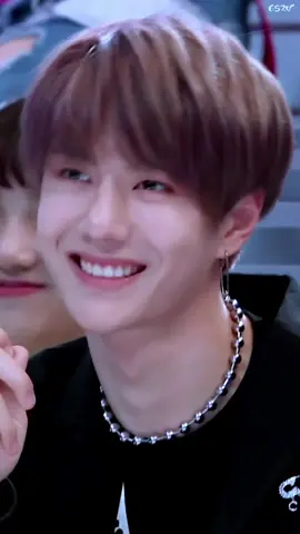 เข่ออ้าย🥰🥰 ยิ้มฟันสวย☺️#หวังอี้ป๋อ #wangyibo #wangyibo王一博 #fypシ #เที่ยวข้ามปี #tiktokพาเที่ยว 
