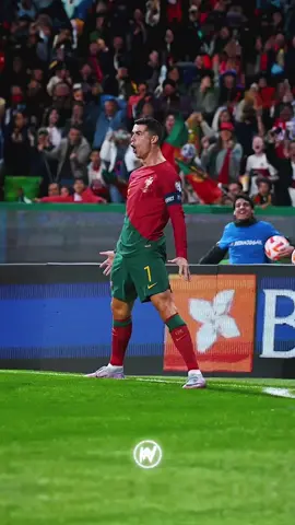 One year ago + 2 weeks. Recreating a stop frame of Cristiano Ronaldo that i made a year ago now with better quality.  #cristianoronaldo #stopmotion 