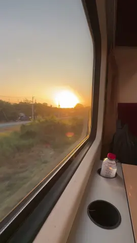 #รถไฟทักษิณารักษ์ #รถไฟไทย #รถไฟล่องใต้ #กรุงเทพหาดใหญ่ #ความสุขของฉัน #สตอรี่ความรู้สึก 