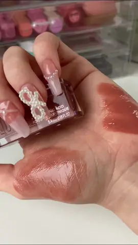 Love this shade😍 #maybelline #liftergloss #maybellinelifterglossstone #lifterglossstone #lipgloss #maybellineliftergloss #kbeauty #maybellinestonegloss 