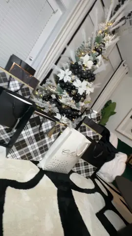 Happy holidays 🖤🎄