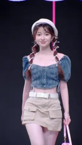 Thời trang vượt thời gian !!! #nhacthinhhanhtiktok #gaixinh #gaixinhtiktok  #xuhuong #xuhuongtiktok #trending #fyp #viral #foryou #gaixinhtonghop2024 #djleetrungquoc #idolxinhgai2024 #tonghopgaixinh2024 #djgiangtieubach #djyuetrungquoc  #thoitrangchaua #zhaolusitrieulotu1998 