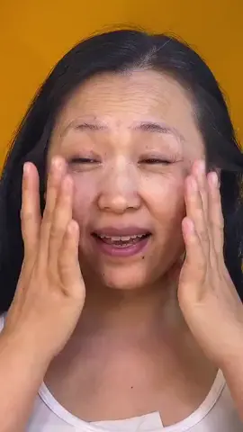 An old aunt instantly transforms into a young lady after applying makeup. Makeup tutorial for begin