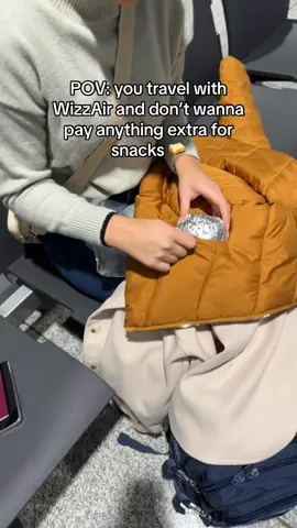 TAG person who is always hungry 😋 #wizzair #airplane #airportlife #airport #airporttips #ryanair #airporthack #savingmoneytips #savemoney #traveling 