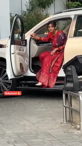 #Bollywoodstar #starslife #viraltiktok #foryoupage #shilpashetty #beauty #style #spotted #viralvideo #tiktok 