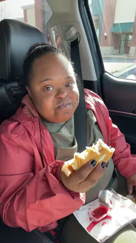Smacking to the 100th power 😳 #chickfila #smackingandchewing #ninasimoneray 💓 she loves her chicken sandwich #t21 💙💛 #fyp #explorepage 