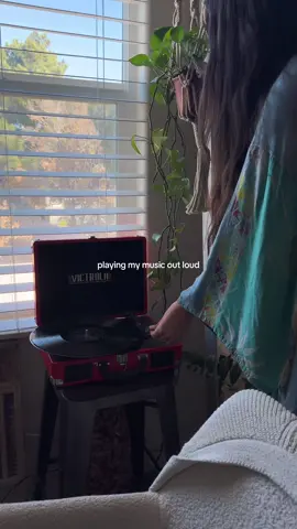 I used to really struggle with needing to be around someone 24/7. I tend to get in my head when I’m alone, so I dreaded it for years. Lately, I’ve really been embracing and romanticizing being alone. There are so many things that change when you’re by yourself, and I’ve been trying to look at it from a positive perspective!! Let me know what you like to do with your alone time & how you feel about it. <3  #SelfCare #morningroutine #Vlog #alonetime #introvert #routine #inspiration  day in my life vlog, aesthetic home decor, morning motivation routine, daily Vlog, romanticizing your life, healthy lifestyle, relatable vlog, get ready with me, productive school morning routine inspo, morning motivation, monday vibes, productivity vlogs, asmr, work from home, routine, early morning routine, early mornings, motivation vlog, aesthetic lifestyle