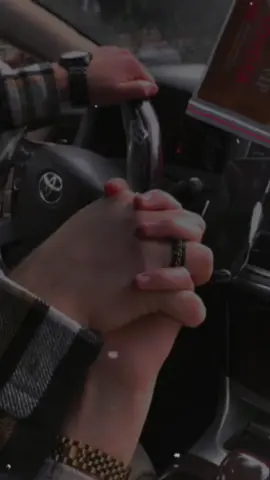 دەستەکانم بگرە مەرج نیە بمەوێ لەگەڵت بژیم لەوانەیە بمەوێ لەگەڵت بمرم❤️‍🩹🥀