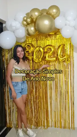Decoração simples e fácil pra vc fazer em casa e ter um cantinho para tirar suas fotos de ano novo 💖✨ Postei ontem o vídeo onde ensino fazer o arco de balões! 🥰 . . . . #decoraçãodefesta #arcodescontruido #anonovo #decoradora 