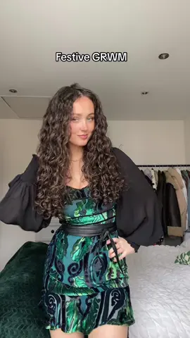 Ready to embrace my curls this Christmas with my Diffon Supreme from @Bellissima UK ! I can’t wait to create some more festive looks. Now £30 off online! (link in bio) #youarebellissima #AD 