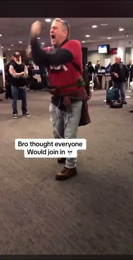 Bro thought evryone would join in to eminem at the airport 💀 #imnotafraid #eminem #eminemtoktik #foryoupage #funnymemes 