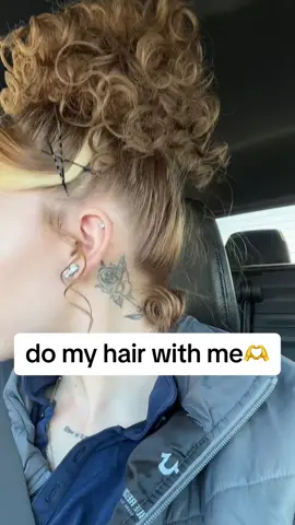 easy hairstyle 😍I got the bun on amazon *I have a natural haur tutorial on my page if you dont want to buy one   #easyhairstyle #fyp 