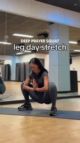 𝗹𝗲𝗴 𝗱𝗮𝘆 𝘀𝘁𝗿𝗲𝘁𝗰𝗵🤸🏽‍♂️(save for later) before you workout, it is vital that you stretch and perform some mobility work. these are some of my favourite stretches/movements that I incorporate into my training focusing on my core, including my hips, lower back and abs. an effective warm-up routine will improve how you move and perform certain exercises, prevent injury, and support an overall functional body. I suggest spending at least 10-15 minutes walking, biking, or doing some  sort of dynamic aerobic exercise before stretching.  👉🏽 link in b!0 for coaching, custom plans & more🦋 #Fitness #stretching #mobility #warmupexercises #legdaywarmup #micdupworkout #personaltrainer #fitnesscoach #holisticwellness #onlinecoach 