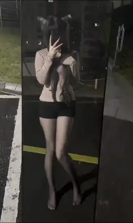 Shivering from cold#chinesegirl#foryoupage#recommendations#suggestions#girl#trend#daddy