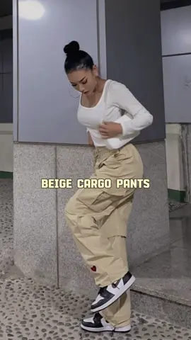 Beige cargo 🫶🏻 #cargopants #celanacargo #outfitinspo #ootdcewe 