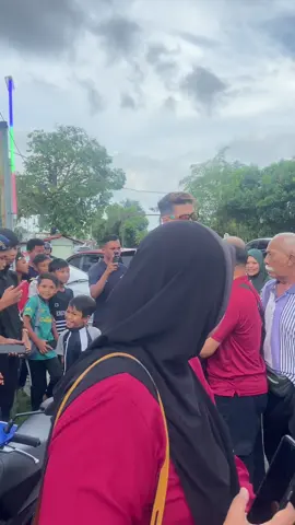Thanks to @AisarKhaledd belanja warga terengganu makan pagi harini 🤍🖤 tag owner ramai ii gais . #fyp #fypシ゚viral #aisarkhaledd 