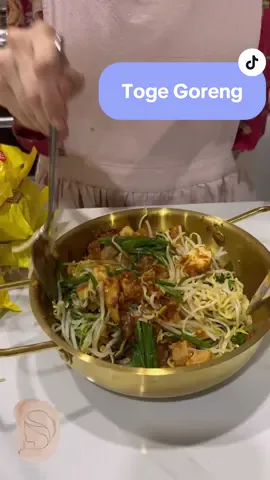Toge Goreng buat kamu yang rindu Bogor tapi pengen coba masak juga. Cara bikinnya gampang & bahannya mudah didapat. Disini aku juga pake mi dari @Mi Telur Cap 3 Ayam, rasanya jadi lebih gurih dan bumbu masakan juga lebih menyatu rasanya #Lebihnyerep #MitelurCap3Ayam #MiTelurBikinSpesial #togegoreng #togegorengbogor #reseptogegoreng #tresiaskitchen #explore #fyp #foryou