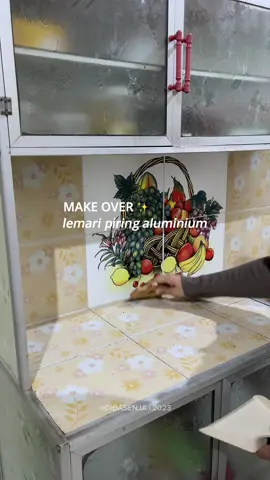MAKE OVER LEMARI PIRING ALUMINIUM ✨ Beli lemari ini sdh 5 tahun yang lalu kondisi masih sangat bagus (karena aku kalo pake barang apik). Mau ganti rasanya sayang aja, masih sangat berfungsi. Jadi aku putuskan Make Over aja. Biar senada dengan lemari atau perabotan rumah aku yg lain 🤍 Bukan gak mampu beli tapi aku memprioritaskan yg harus didahulukan. Walaupun paksu sudah menawarkan tp aku tahan budget untuk yang lbh penting dulu 🥰 Menurut teman-teman hasilnya gimana ?  #makeover #furnituredesign #furnituremakeover #makeovermurah #lemaripiring #kitchenmakeover #homedecor #homedesign #perabotanrumahtangga #DIY #diyhomedecor #lemaridapur #lemari #kitchendecor #kitchendesign #homeinspo #inspo #inspohome #kitchenrenovation #dekorasi #dekorasidapur #fyp #ａｅｓｔｈｅｔｉｃ #aesthetic #foryou #foryoupage #cupboard #cupboarddesign #homefurnishings #diykitchens #tiktokvideo #tiktokvideoviral #makeovertiktok 