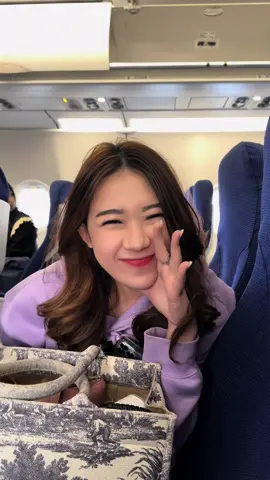 Kira kira nanti dia chat gak ya ?