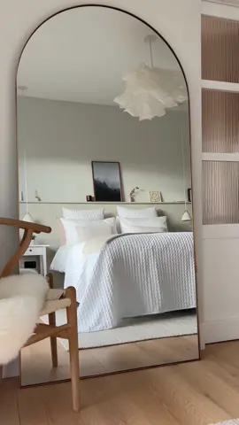 Light and Airy☁️ Our Theo Arch in gold adds a seamless contemporary addition to any home. 📽️@talltrees.and.scandidreams #williamwoodmirrors #williamwood #mirrors #interiors #styling 