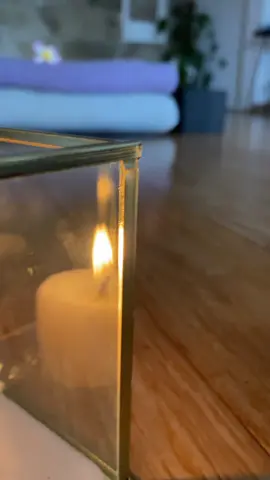 Final private yoga class of the year with the beautiful Lucy ✨🤍 i’ll be back in the new year, relaxed, recharged and ready to hold space for each and every one of you 🥰 #yoga #yogateacher #yogastudiobondi #bondibeach #bondiyoga #yogastudio 