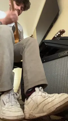 A simple california dreamin for some glossy bends #californiadreamin #themammasandthepappas #telecaster #guitar #fender #fenderbluesjr #fenderbluesjunior 