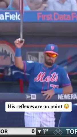 He did that way too casually 😮‍💨 #nymets #MLB #baseball #bat #catch 