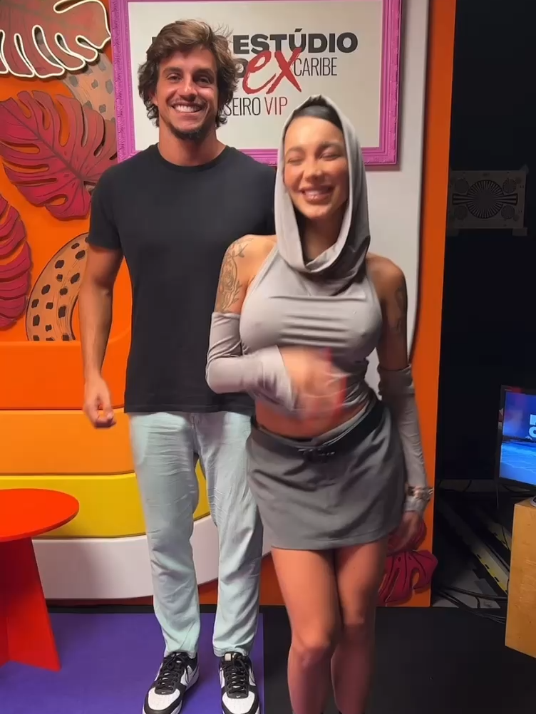 Eles são tão natalinosssss 🎄😂✨ Quem também amou @djtainafelipe e #manoelrafaski no #NoEstúdioComOEx ? Foi tuuuuuudo 💖