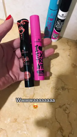Li amo! Voi quale preferite??? #neiperte #viralvideo #makeup #essencecosmetics #mascara #like #commenti 