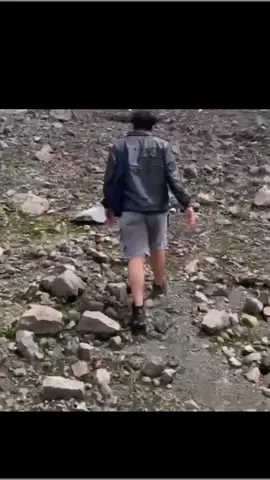 Selamat jalan Ilham Nanda Bintang. Mungkin ragamu sudah pergi, namun jiwamu abadi hidup disini #marapi #ilhammarapi #erupsigunungmarapi  #gunungindonesia  #gunungmarapi  #pendaki #kisah #pendakiindonesia  #marapisumbar Video : @ciheapriliabintan 