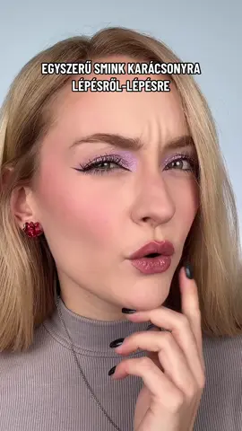 Egyszerű csillogós karácsonyi smink tutorial🎄 Ilyenkor én is szeretem az egyszerűbb sminkeket, hogy igazán a pillanatra tudjak koncentrálni!🥰 Te mit kértél a Jézuskától? Írd meg!😍 INSTA: @timiszabo.mua #karácsonyismink #lépésrőllépésre #sminkkezdőknek #egyszerűsmink #csillogóssmink #nuderúzs #sminktutorial #sminktips #sminktippek2 #magyarsminkes #teljessmink #egyszerűdenagyszerű #légyönmagad #rózsaszínsmink #sminkesvideó #sminkeljprofin 