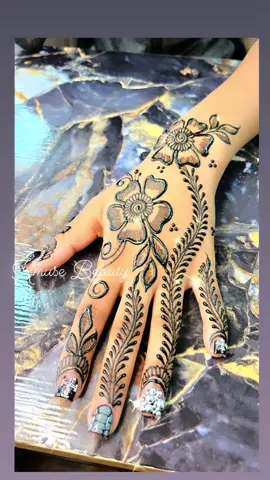 Simple to the wrist ❤️ #kmusebeauty #kmusehenna #fypシ #atlantahennaartist #simplehenna #beautiful #foryoupage #viral #melanin #beautiful #simplehenna #henna 