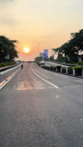 Selamat Pagi Bintaro 🛵🍃 #tangsellife #tangselpride #bintaro #vibess #jalanan #sektor9 #bintarojaya #fypシ #シ゚viral 