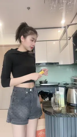 Rõ ràng là trong lòng không vui, vậy mà cứ phải tỏ ra là mình ổn...😔