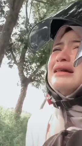 ku naon de? 🥺😭😂 #hiburanaja #fyp #ngakakbrutal #cewekberdamage #ceweknangis #aingsunda 