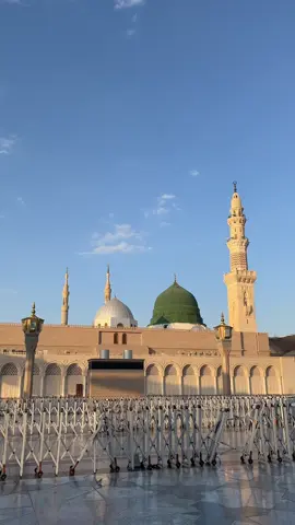 Masjid Nabawi di Madinah Al munawwarah yang paling indah 🕌🕊️#madina #nabawimosque #umroh #madinahalmunawaroh #raudhah #mekkah #fyp #fypシ 