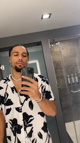 Ima just stand in front of the mirror and do my thing 😭 #fyp #blackmen #relateable #viral #viraltiktok #trendingtiktok #foryoupage 