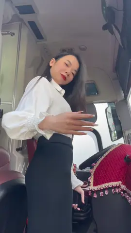 Phone cho em lúc anh cần đặt vé xe nhé 🥰 #xuhuong #xuhuongtiktok #limousine #xekhachvietnam🇻🇳 
