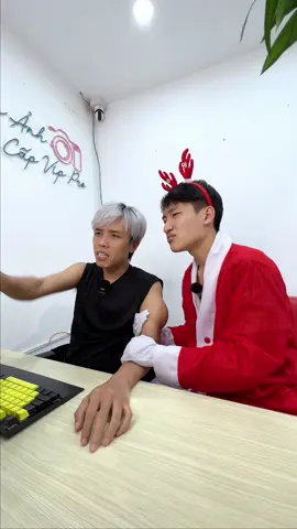 Cũng kiếm được tí ăn giáng sinh 🥲 🎄 #huyquanhoa #photoshop #funny #noel 