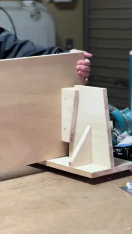 Easy! How to make a handy woodworking vise #woodworkingtips #woodwork #woodworks #woodworking 