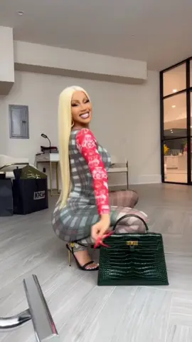 Cardi B serving via instagram 😍 #cardib#bardigang#fyp#foryou#viral 