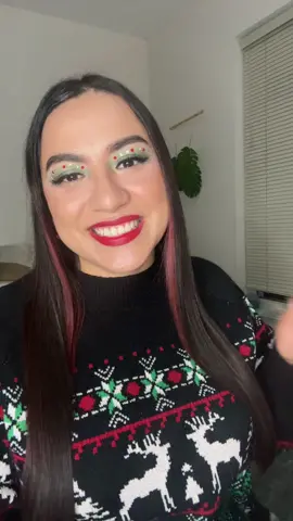 XOXO #haveahollyjollychristmas #xoxogossipgirl #makeuptransition #christmasmakeup #xmas2023 #christmaseyelook #christmas #ringaroundtherosymakeup 