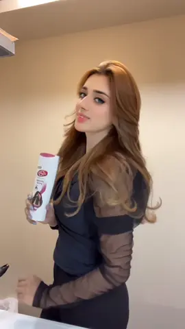 Onion water is amazing for your hair but extracting it is a tiring and difficult process also it smells alot . Now, I got permanent solution for this with new Lifebuoy Naturally Strong Shampoo that gives me 5x stronger hair. Is winter do apnay ballon ko mazbooti. @lifebuoyshampoopk  #5xMazbootBaal #PyaazKaKamaal #LifebuoyShampoo