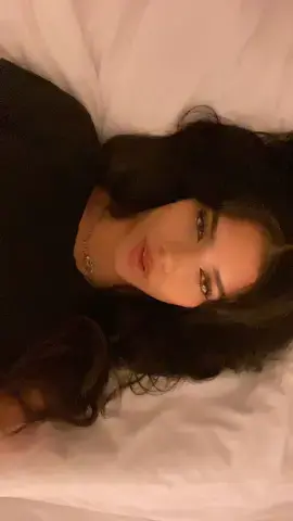 #girl #beautiful #bed 