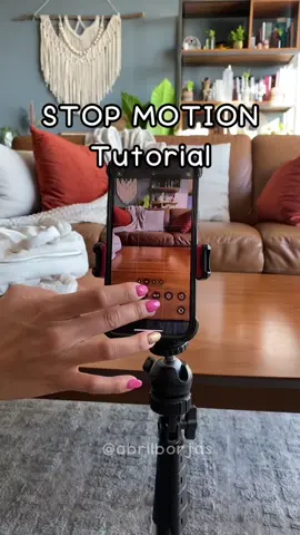 Tutorial día 6 😍 #ReelsCamp 📲App: InShot en su versión gratuita STOP MOTION 🥳 🧡Tips extra: 1. Entre más fotos tomes, más largo será tu vídeo. Si tomas muy poquitas, se hará muy cortito. 2. No muevas tu trípode de lugar mientras tomas tus fotos 3. Toma tus fotos en tamaño 9x16 para que no tengas que recortarlas en la edición Ya quiero ver sus resultados 🤩. Usa el hashtag #ReelsCampConAbril para ver sus reels del reto y etiquétenme para poder verlos 🥳🎄