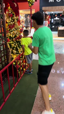 Um mini querido querendo coisas CARAS 😂