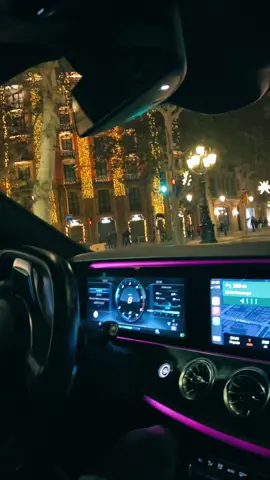 Decorations 😍 #spain #barcelona #christmas #decoration #españa #driving #night #nightcity #nightvibes #car 